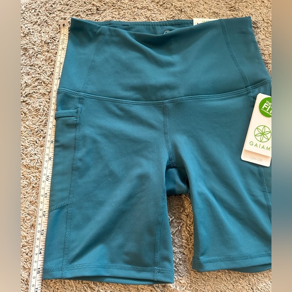 Gaiam Om High Rise Colonial Blue Biker Shorts w/ pockets - Picture 2 of 6